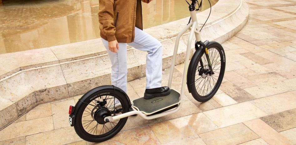 Bicinete, un innovador híbrido entre bicicleta y patinete, compite por los Premios DesignEuropa