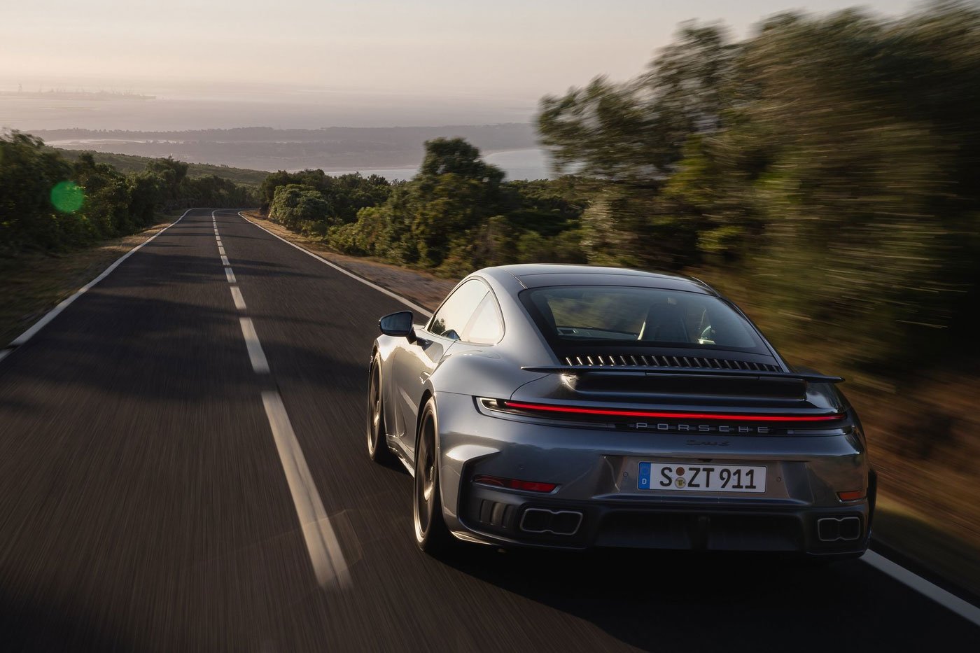 Porsche 911 Turbo S: es hora de la potencia híbrida