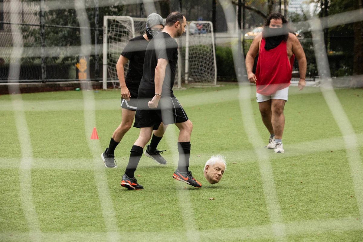 Eugenio Merino organiza un partido de fútbol con judíos y palestinos usando la imagen de Netanyahu
