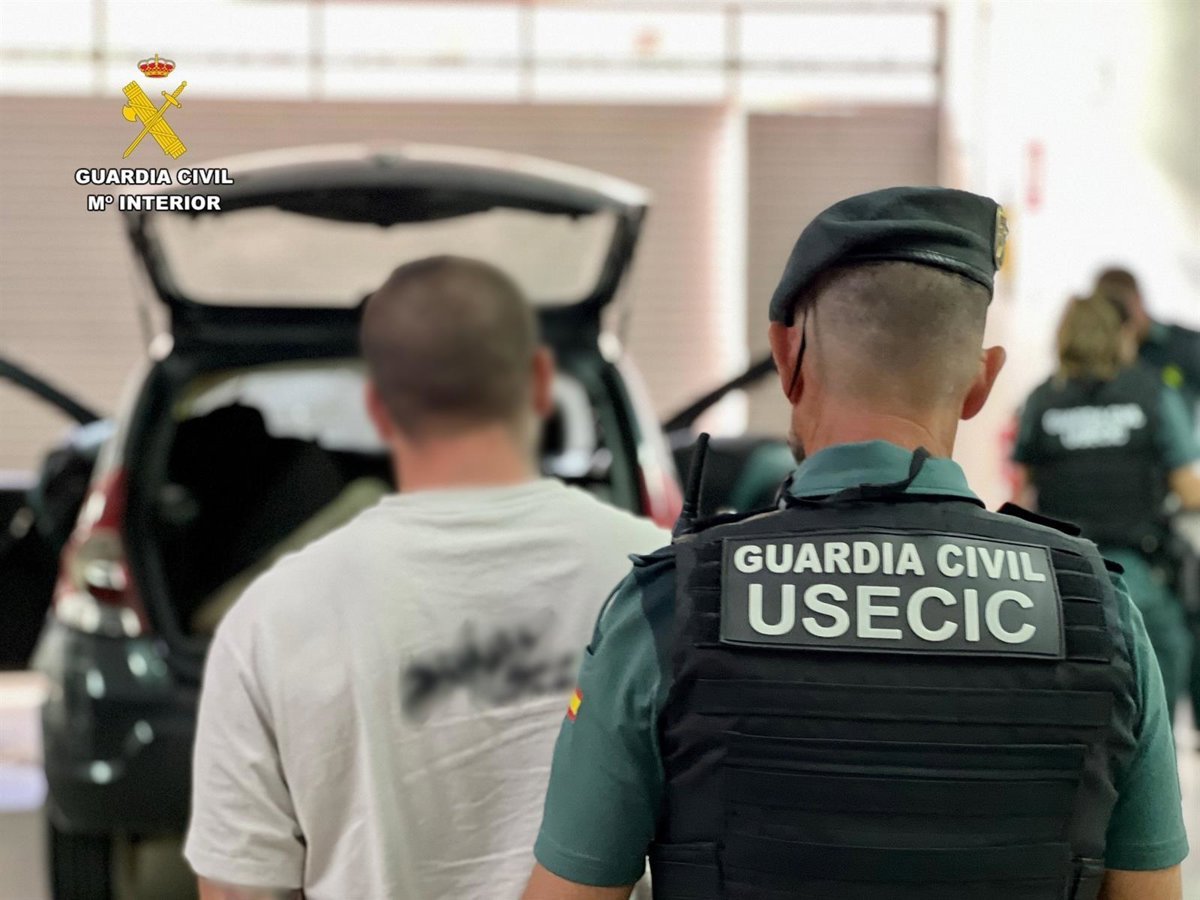 Detienen a un hombre de 33 años con 14 kilos de hachís en su coche cerca de Cáceres