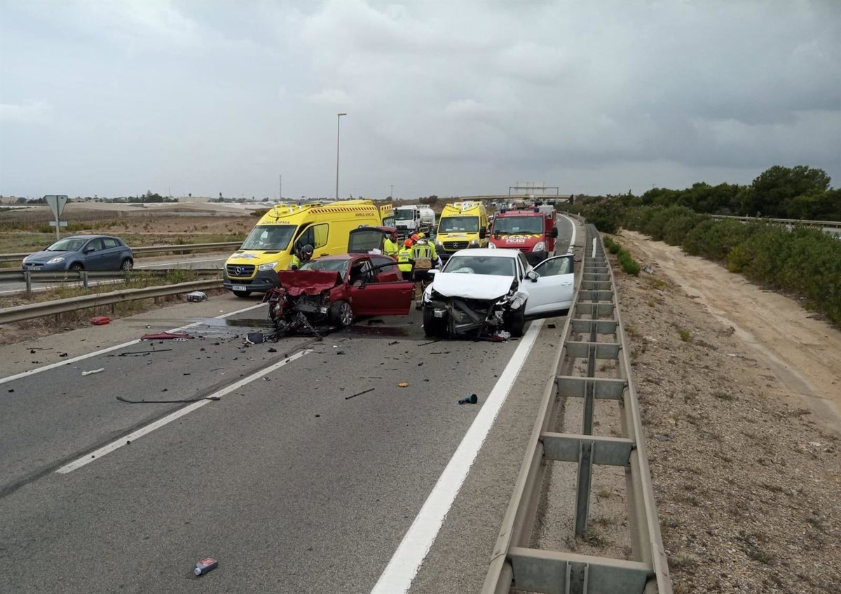 Un hombre resulta gravemente herido y una mujer con lesiones leves tras choque de coches en San