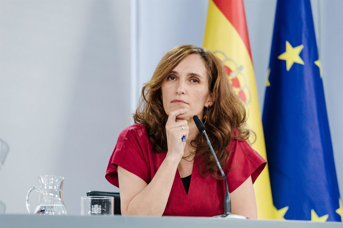 Mónica García destaca la baja en suicidios y demanda más esfuerzo para reducir las 3.846 muertes