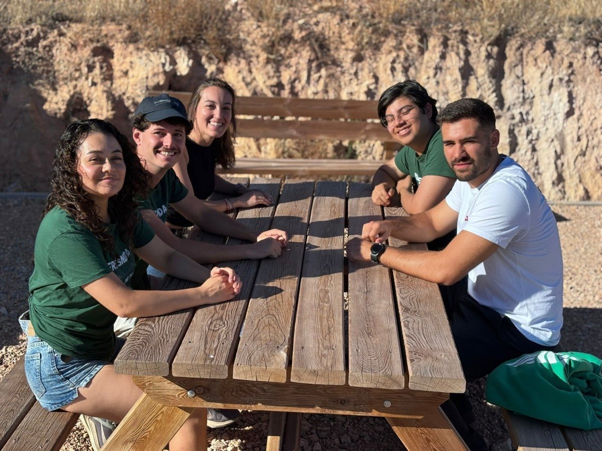 Cuatro becarios del MITECO marcan la diferencia en su primer trabajo en Fresneda de la Sierra