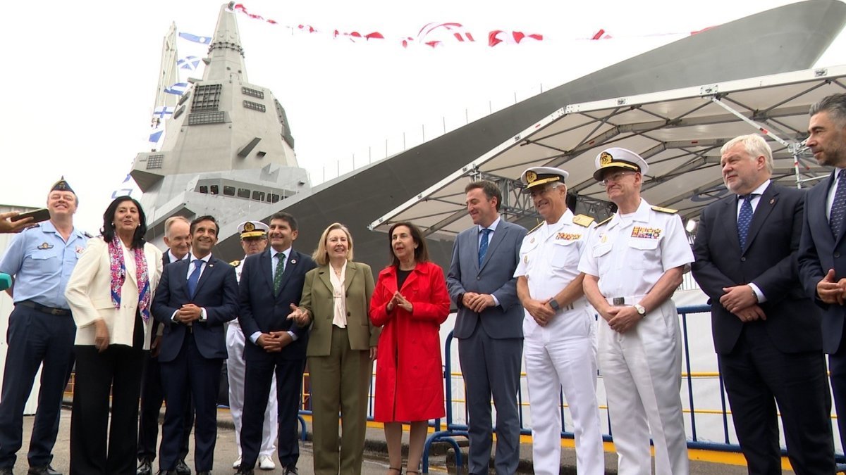Margarita Robles en la botadura de la primera fragata F-110: "El Ministerio de Defensa avanza