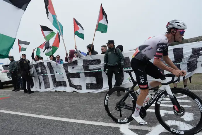 Protestas contra Israel provocan más de veinte detenidos durante la etapa de la Vuelta a España