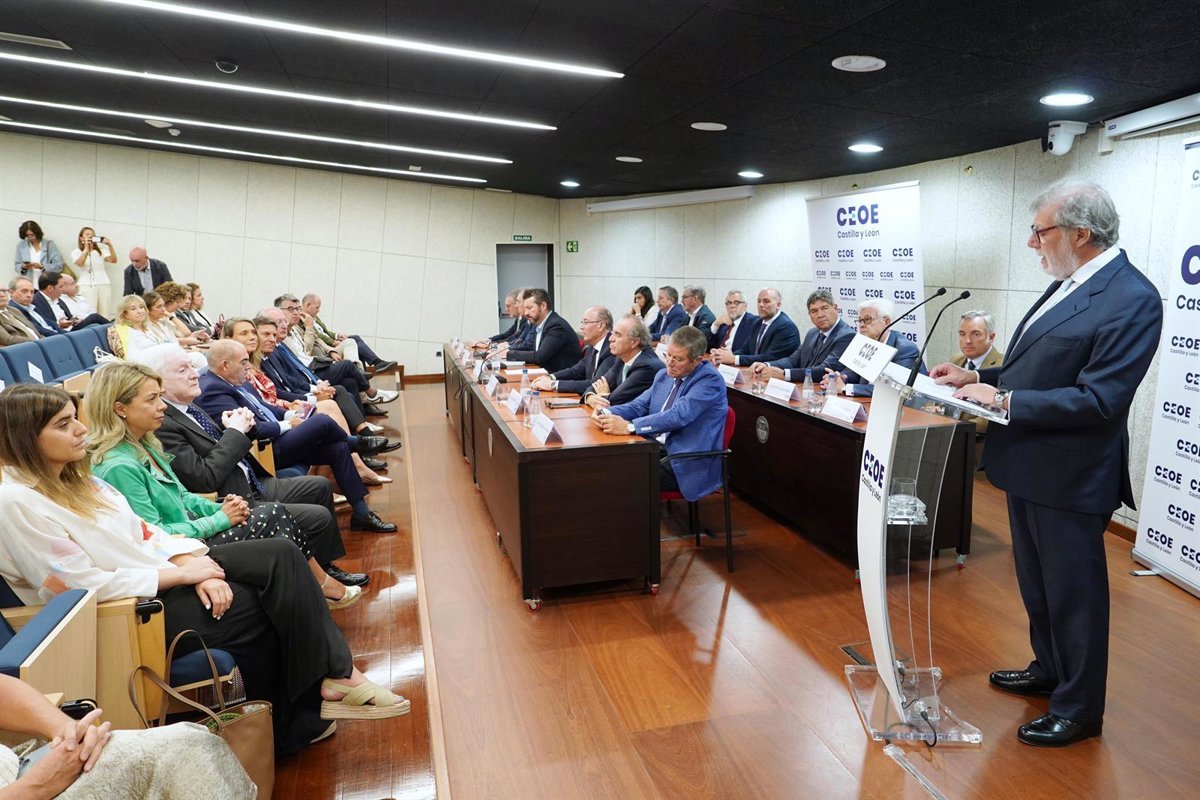 ceoe cyL reelige a Santiago Aparicio y expresa su gran preocupación por la falta de potencia