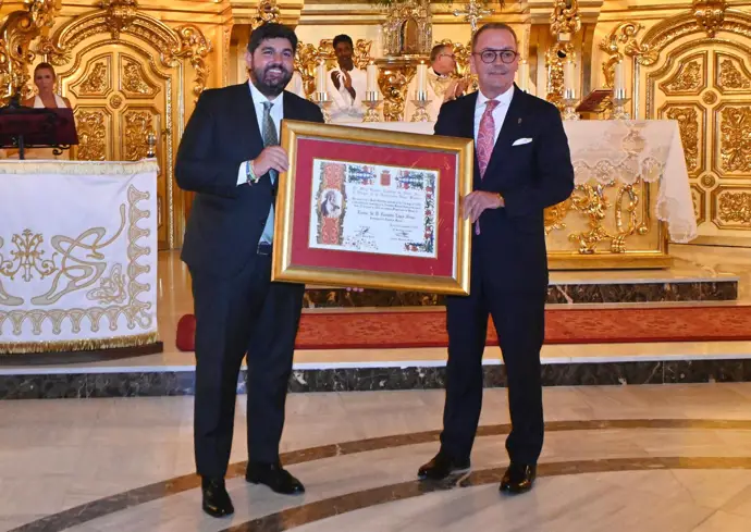 López Miras expresa su orgullo por el nombramiento como mayordomo de honor del Paso Blanco