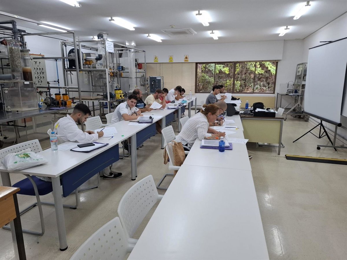 Formación intensiva en operario de planta química en Repsol con prácticas pagadas disponibles