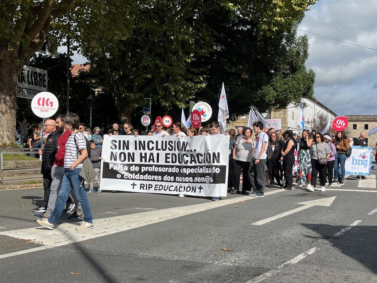 Miles de personas se manifiestan en Santiago por reducción de fondos en educación y demandan