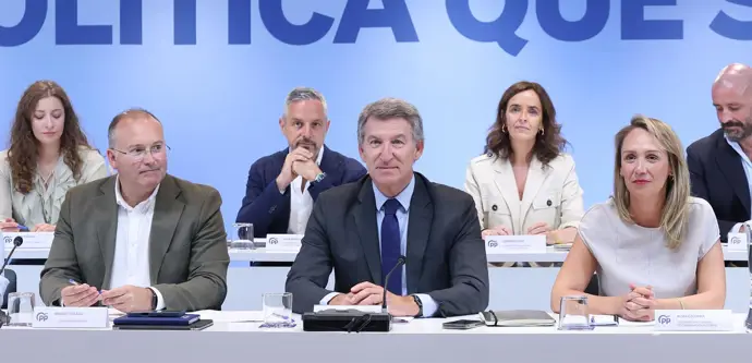 Feijóo convoca a la cúpula del PP para movilizar al partido contra Sánchez y preparar el cambio