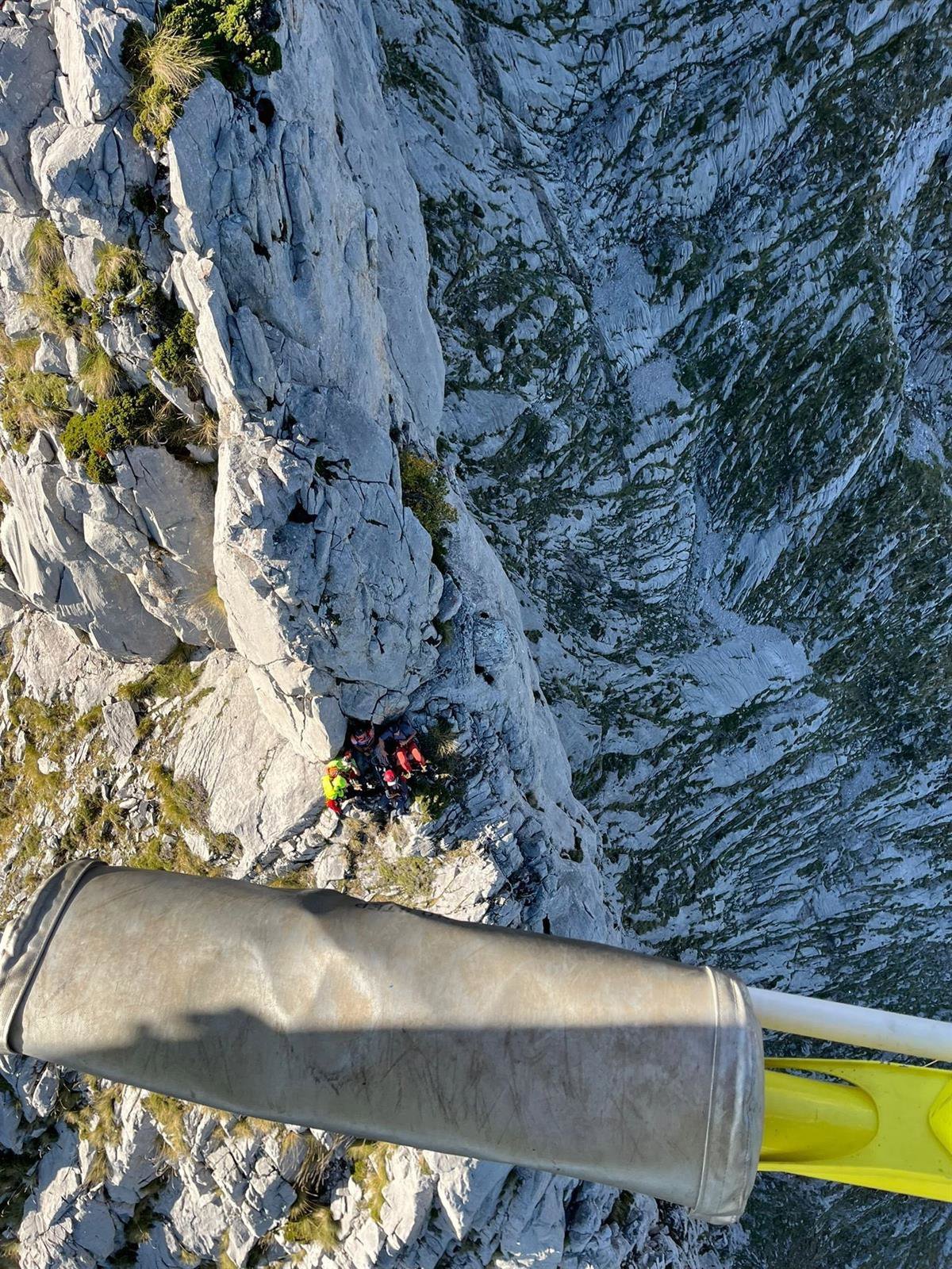 Rescatan en helicóptero a un escalador de Burgos con lesión de tobillo en Picos de Europa