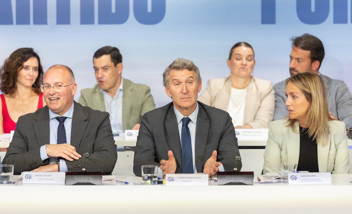 Feijóo destaca que boicotear La Vuelta Ciclista es opuesto a la convivencia democrática y al