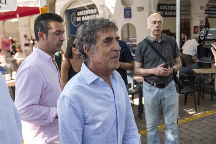 Presentaci&oacute;n la V edici&oacute;n de la Gran Fondo Internacional Cicloturista Sierra de Albacete, con la presencia de Perico Delgado. Feria de Albacete 2025. Albacete, Castilla-La Mancha.