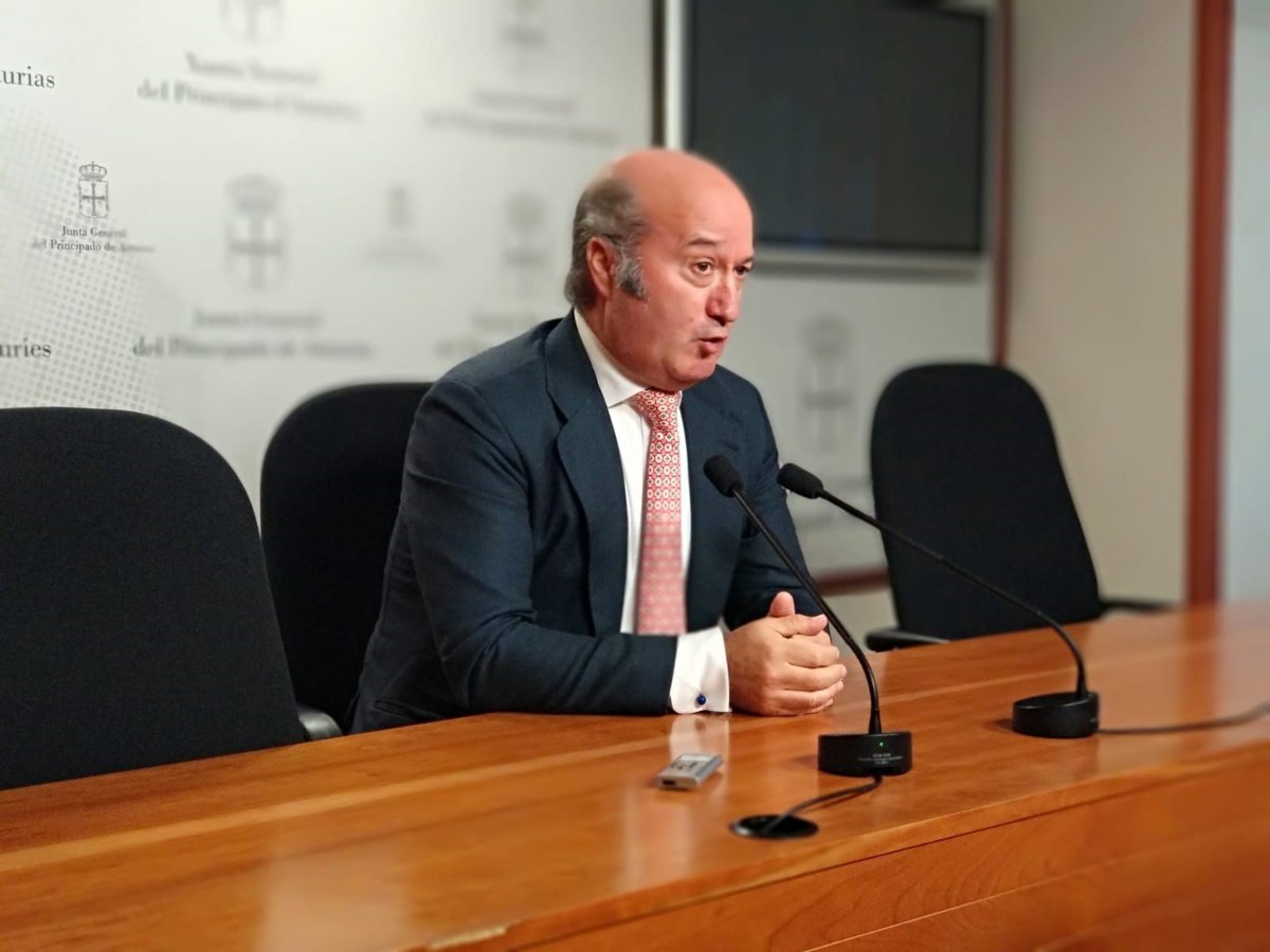 El PP critica a Barbón por desatender a los ganaderos mientras se encuentra con Ribera y Morán
