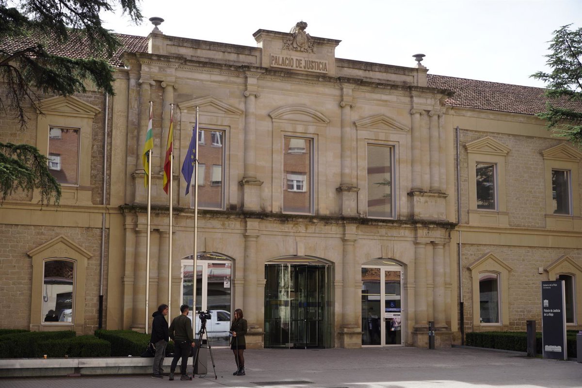 Un abogado recibe 4 años y medio de prisión y 9 años y medio de inhabilitación por estafa