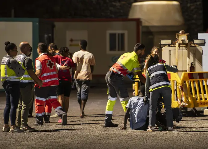 Canarias espera que en 2025 lleguen 20.000 migrantes y pide al Gobierno que asuma su