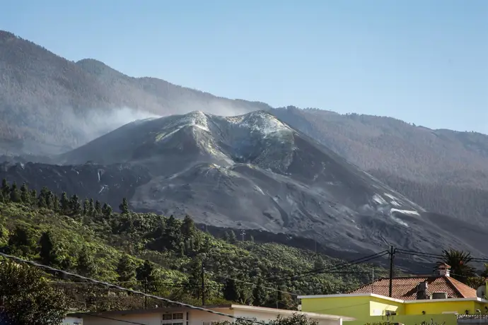 El Parlamento de Canarias avanza en la ley de volcanes con apoyo de los grupos y más de 19.000