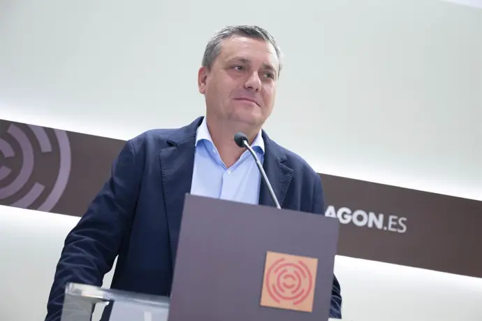Fernando Sabés critica a Azcón por utilizar «la motosierra» para desmantelar servicios públicos Fernando Sabés critica a Azcón por utilizar «la motosierra» para desmantelar servicios públicos