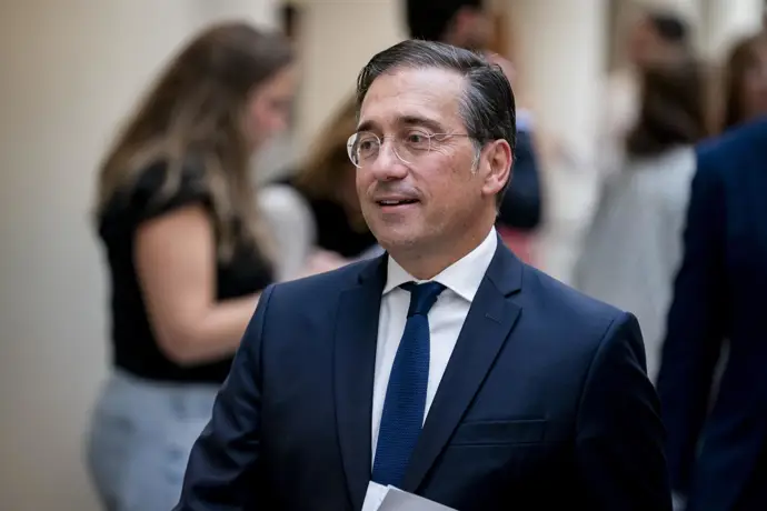 Albares reafirma la seguridad de España y presenta un fondo para la ANP tras el embargo a Israel