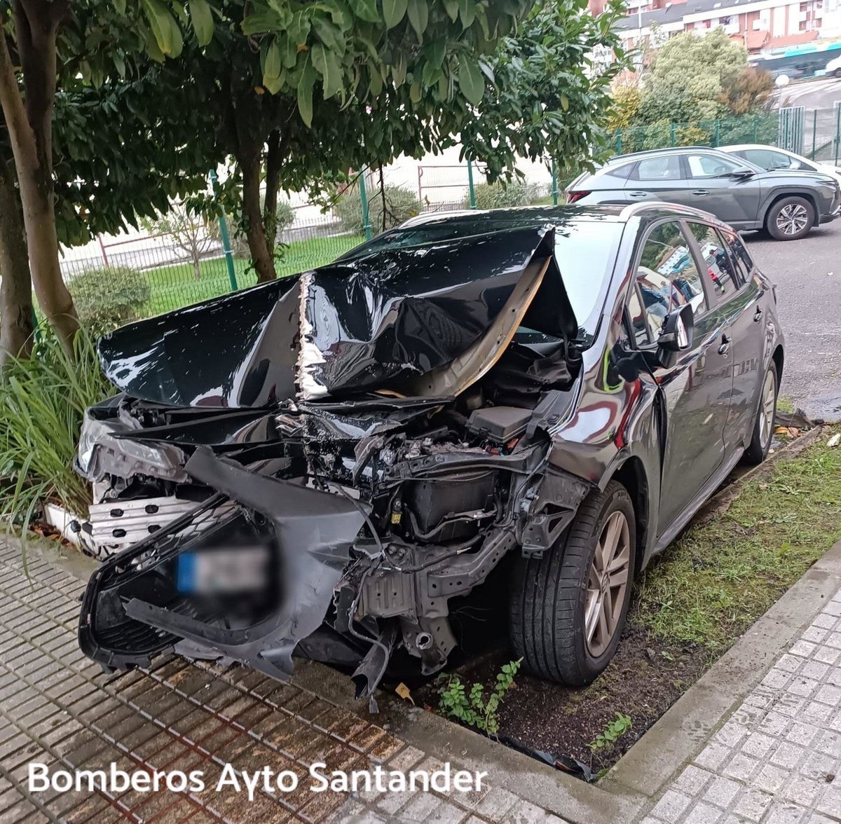 Accidente en el IES Peñacastillo tras chocar un coche con una furgoneta