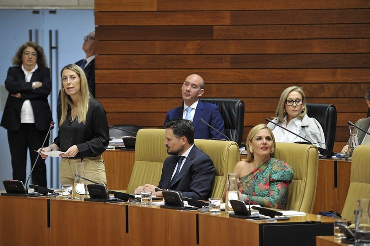 Gallardo le dice a Guardiola que no lo despedirán, y ella responde que es "un gran problema para