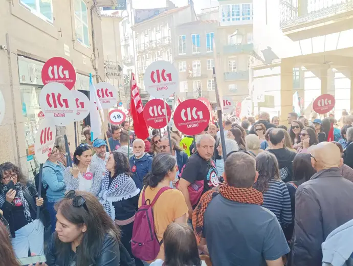Sindicatos estiman más del 60% de apoyo a la huelga de profesores, Xunta lo cifra en 14,8%