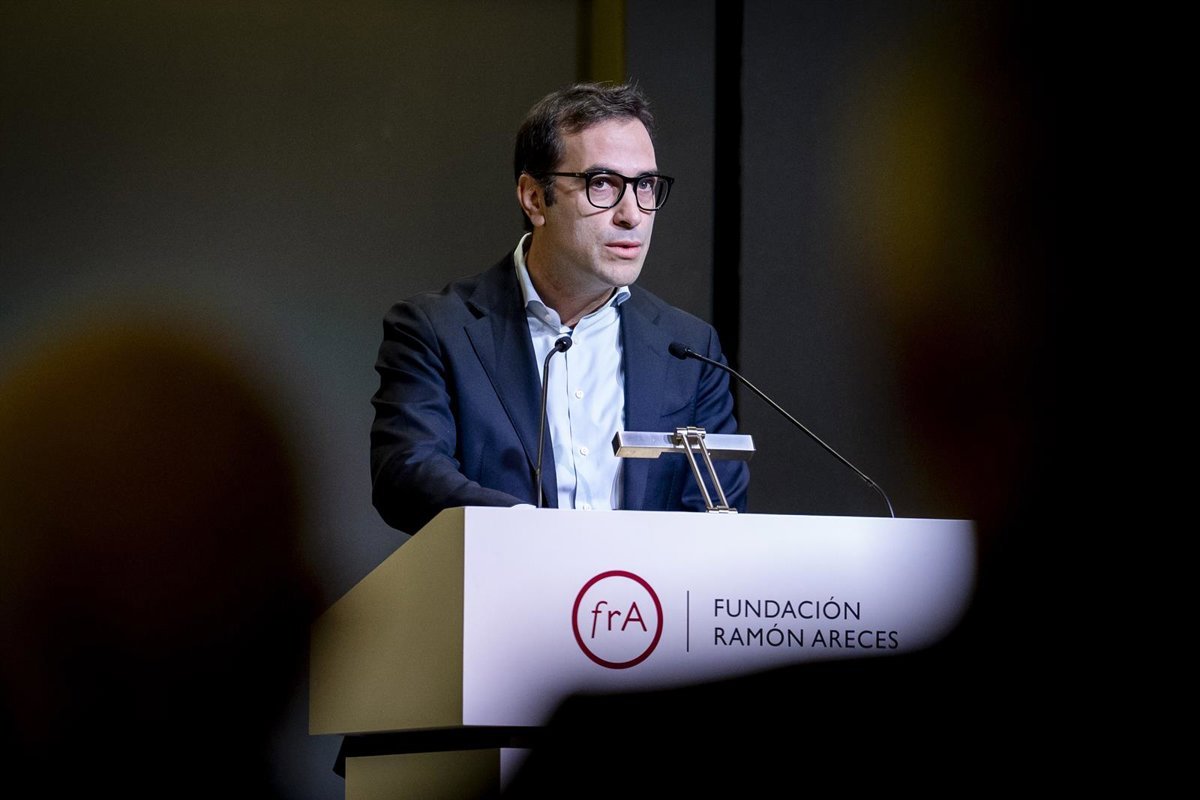 Garamendi responde a Alcaraz: España debe ser ambiciosa en reducir la jornada laboral