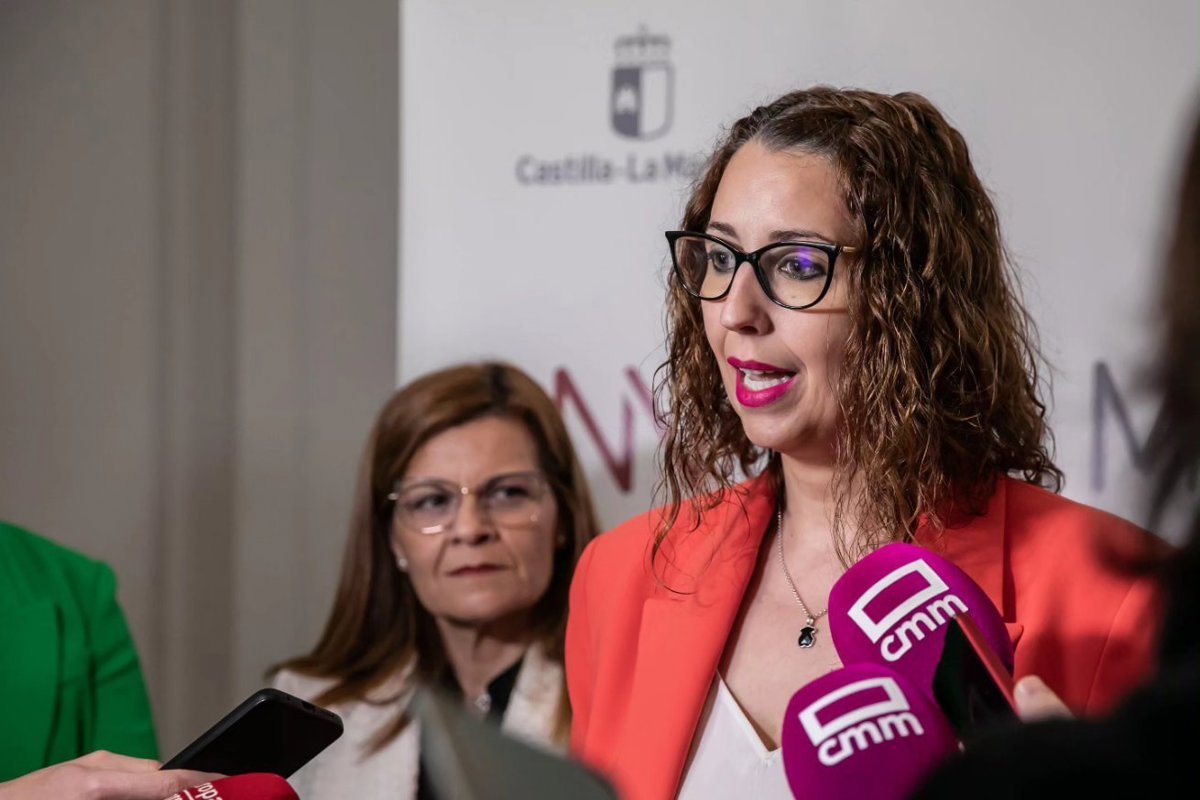 Cerca de 250 mujeres en C-LM llevan pulseras antimaltrato; la Junta no tiene constancia de fallos.