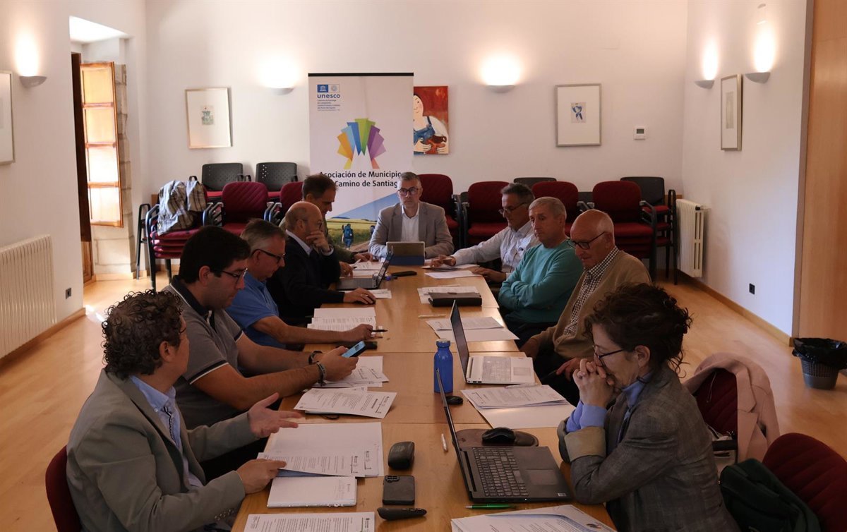 Junta AMCS analiza en Navarrete proyectos de sostenibilidad, cooperación internacional y cultura