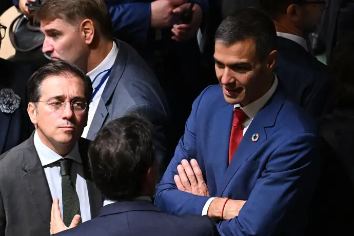Los diplomáticos instan a Sánchez a modificar su reglamento "franquista" ante la falta de acción