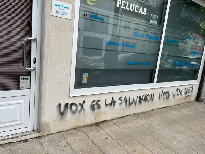 Vandalizan nuevamente la sede del PSOE en Lugo y alertan sobre la creciente violencia política