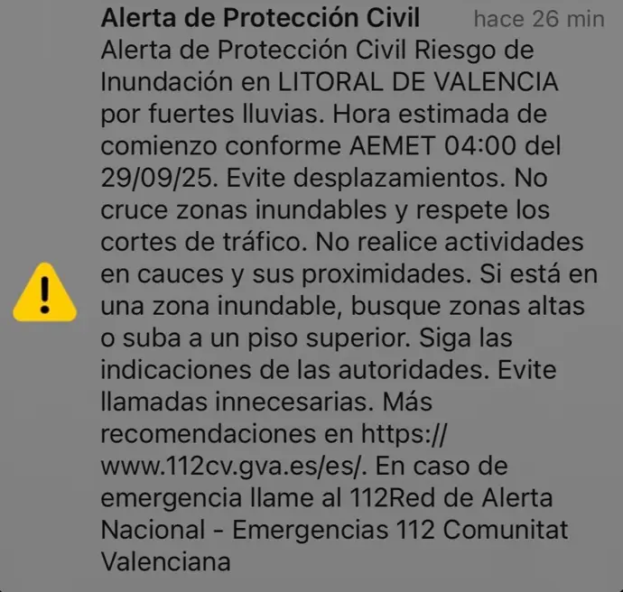 Emergencias envía un Es-Alert a los móviles por la alerta roja de lluvias y Podemos pide frenar