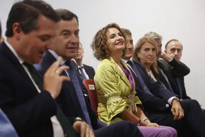 El Gobierno destaca la «contundencia total» del embargo a Israel y prohíbe el uso de bases en