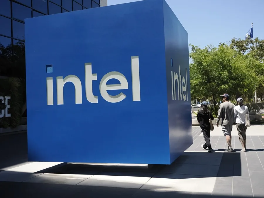 Intel alcanza beneficios en un trimestre impulsado por inversiones de EE.UU., Nvidia y Softbank