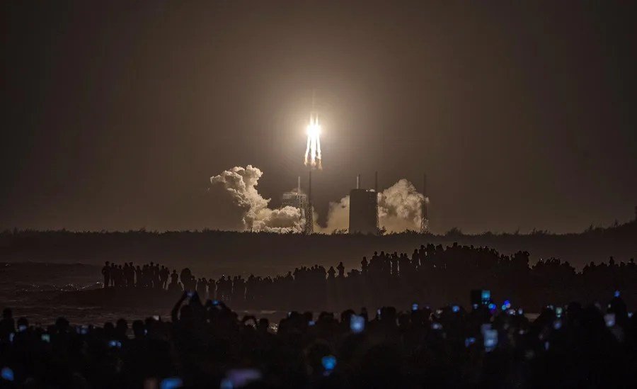Científicos de China revelan que la cara oculta de la Luna es más fría que la visible y la ESA