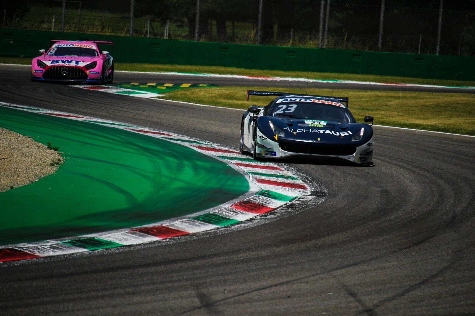 Equilibrio entre riesgo y recompensa en la conducción de alto rendimiento con Spinanga