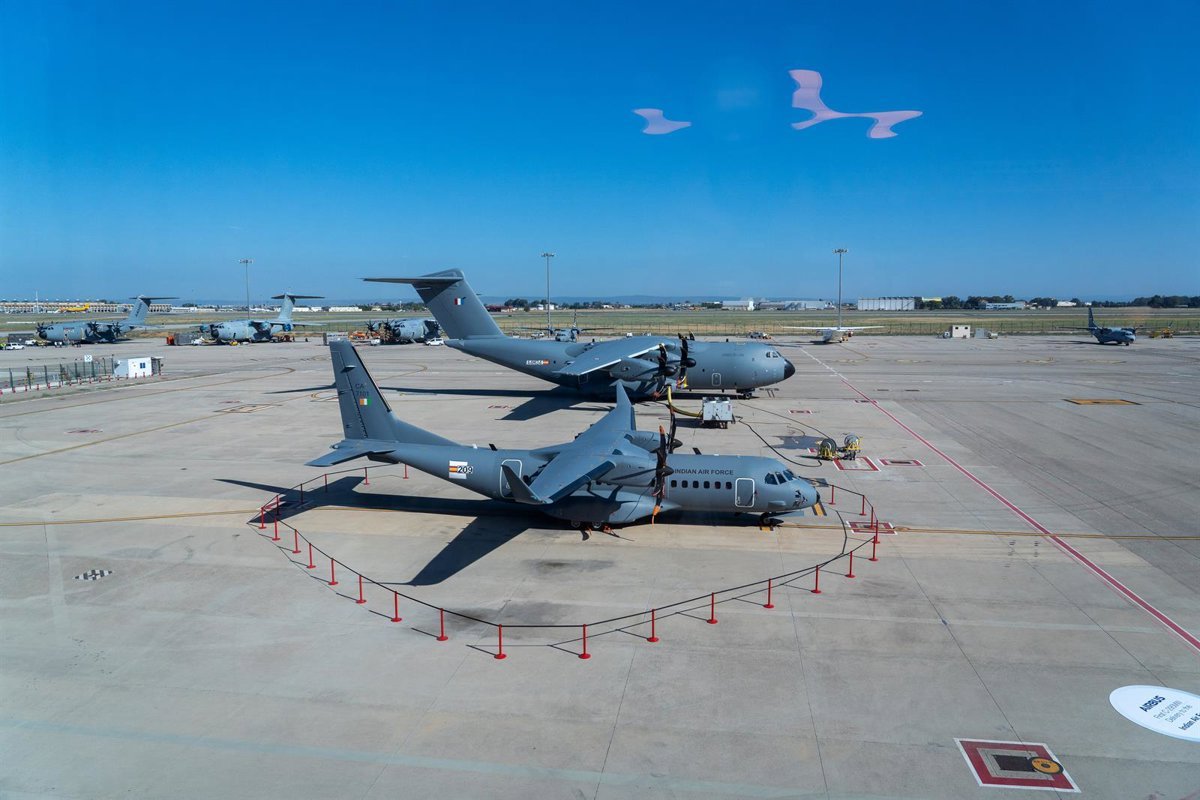 El Gobierno promueve la industria aeronáutica en Sevilla con un decreto para modernizar 18 C-295