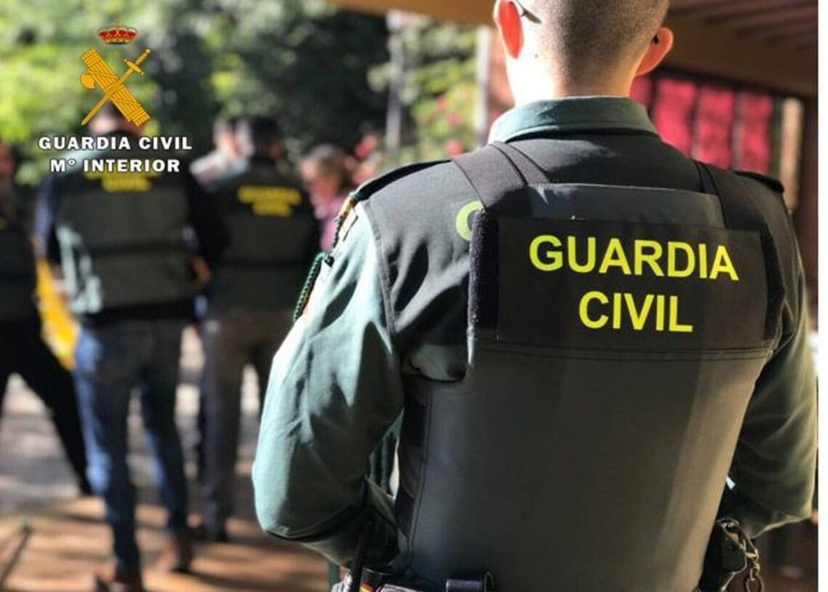 Hombre confiesa haber asesinado a su madre en un cuartel de Brenes, Sevilla