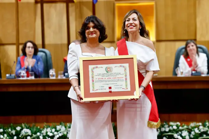 Paloma de Yarza, ganadora de la Medalla de Oro, llama a detener el deterioro institucional que