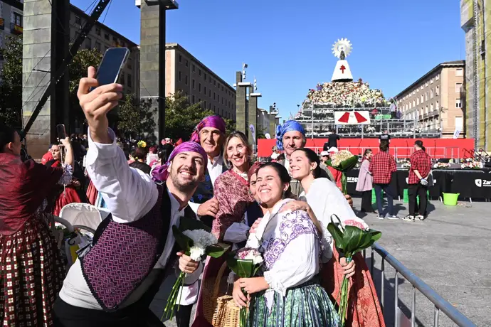 La alcaldesa de Zaragoza valora la destacada respuesta de la ciudadanía en unas fiestas del Pilar