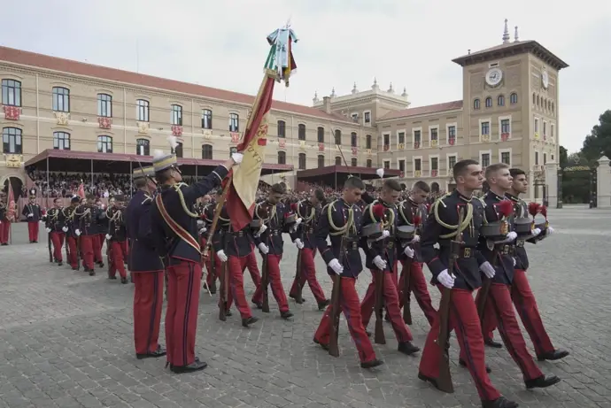 Más de 400 cadetes de nuevo ingreso en la Academia General Militar de Zaragoza juran lealtad a la