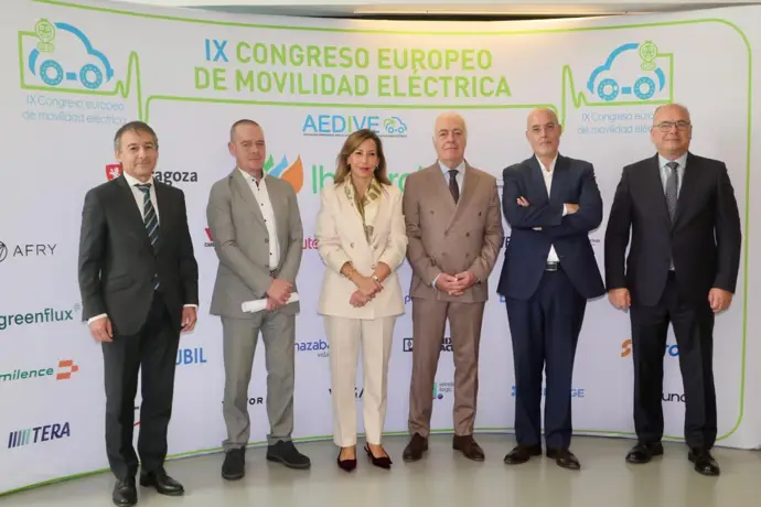 La alcaldesa de Zaragoza pide al Gobierno de España su apoyo en la transición a la movilidad