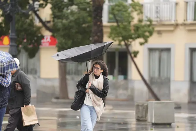 Aviso amarillo por lluvias y tormentas este lunes en Almería, Cádiz y Málaga Aviso amarillo por lluvias y tormentas este lunes en Almería, Cádiz y Málaga