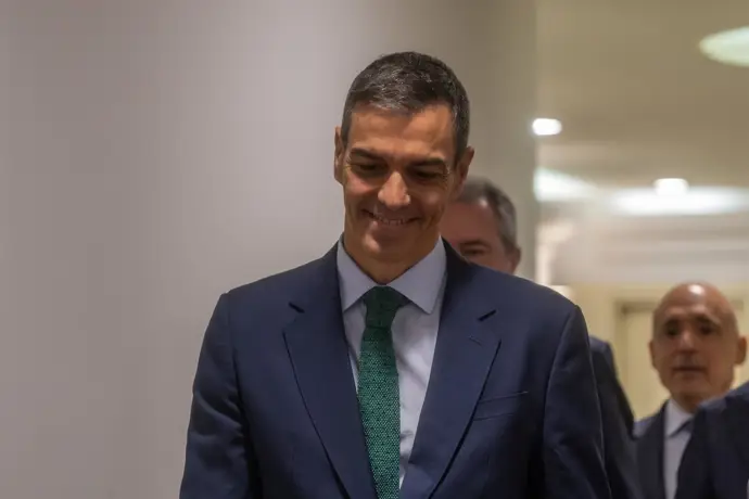 Sánchez se siente «satisfecho» tras cinco horas de interrogatorio y Bolaños critica al PP como un