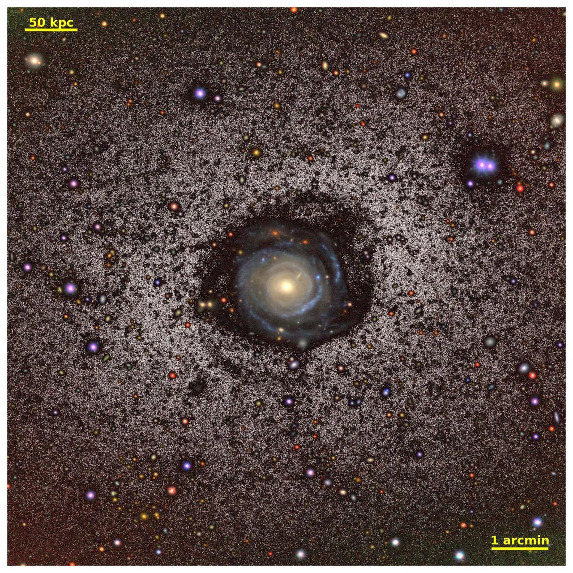 Descubren nuevas estructuras en una de las galaxias más grandes y difusas del universo.