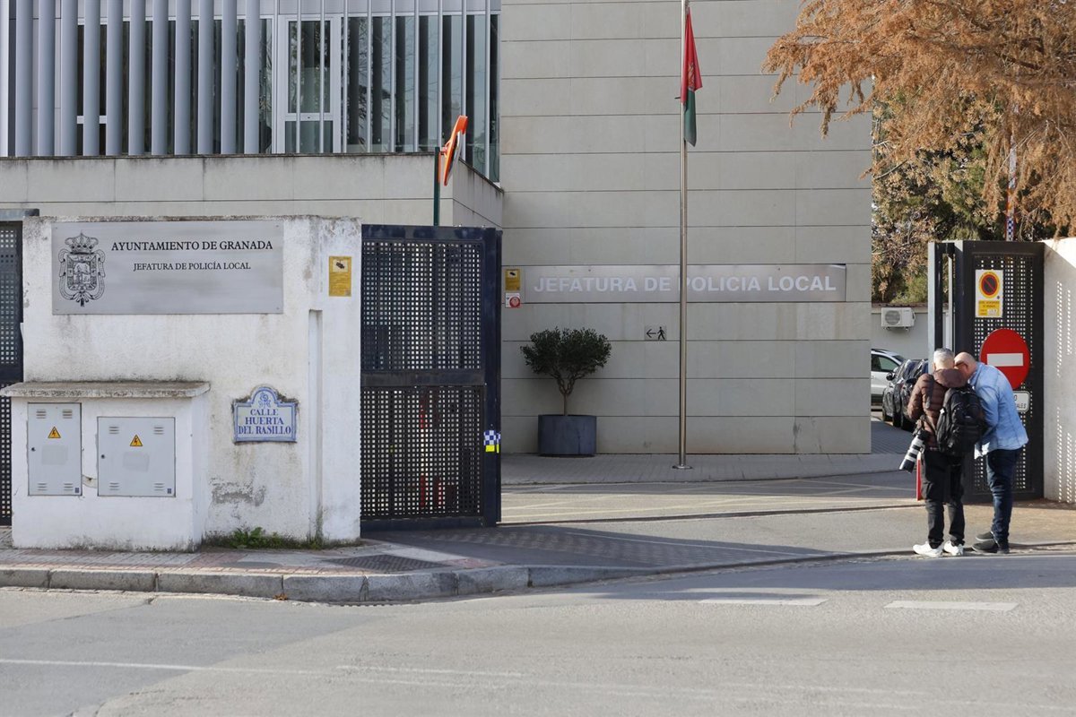 Más de 40 personas bajo investigación por posibles irregularidades en oposiciones de la Policía Más de 40 personas bajo investigación por posibles irregularidades en oposiciones de la Policía