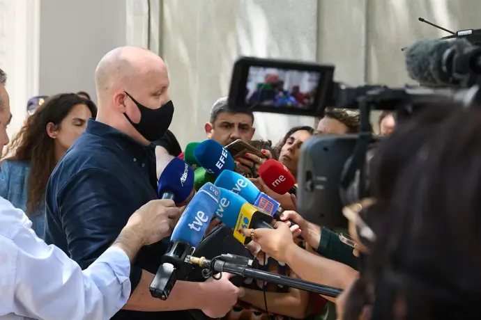 El empresario de criptomonedas que financió a Alvise permanece en prisión por una presunta estafa