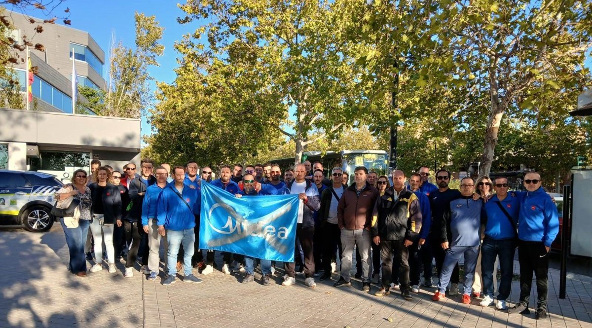 Acuerdo laboral en la fábrica de campanas de cocina de Pulianas ante el inminente cierre de la Acuerdo laboral en la fábrica de campanas de cocina de Pulianas ante el inminente cierre de la