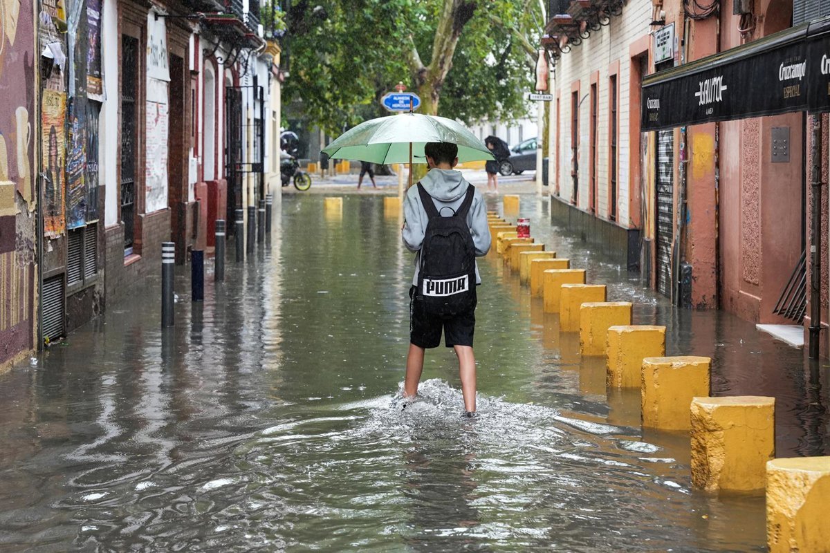 Aviso naranja por lluvias en Huelva y amarillo en Sevilla, Cádiz y Córdoba este jueves Aviso naranja por lluvias en Huelva y amarillo en Sevilla, Cádiz y Córdoba este jueves
