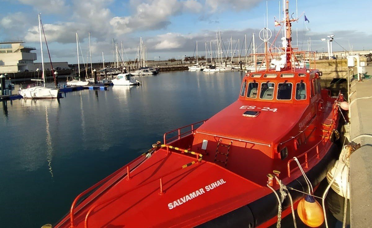 El salvamento volverá el sábado a buscar a las tres personas que cayeron al mar en Cádiz El salvamento volverá el sábado a buscar a las tres personas que cayeron al mar en Cádiz